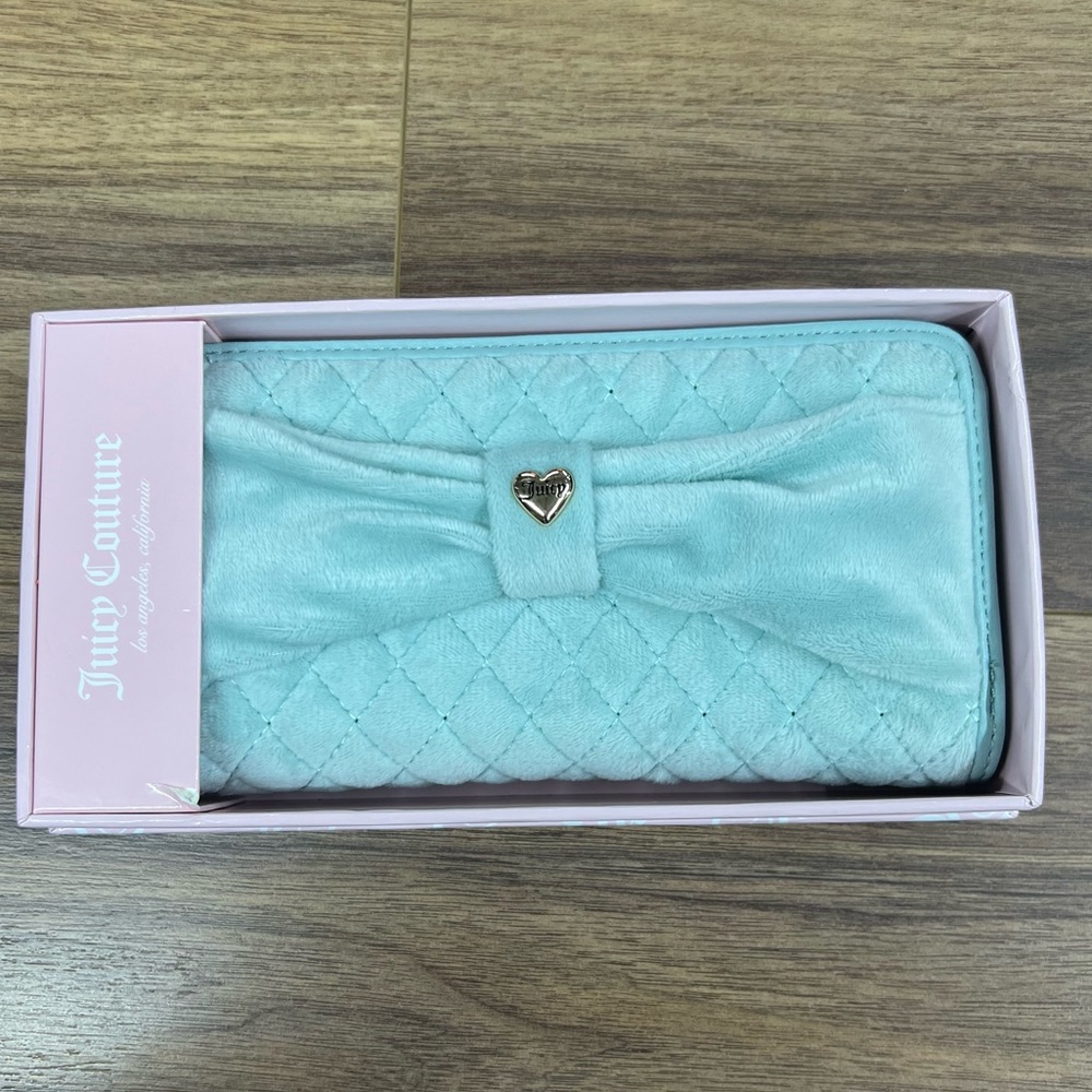 JUICY COUTURE Pastel Turquoise Velour Ties With A Bow Zip Around Wallet NWT